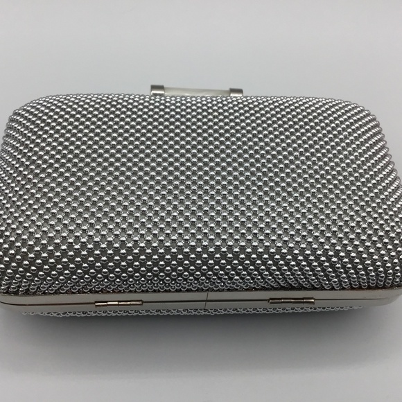 Jessica McClintock Silver Beaded Clamshell Shoulder Purse Converts to Clutch - Picture 6 of 7